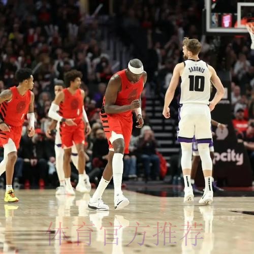 安芬尼-西蒙斯全场11中4,三分6中1得到9分3篮板1抢断 安芬尼-西蒙斯全场11中4,三分6中1得到9分3篮板1抢断